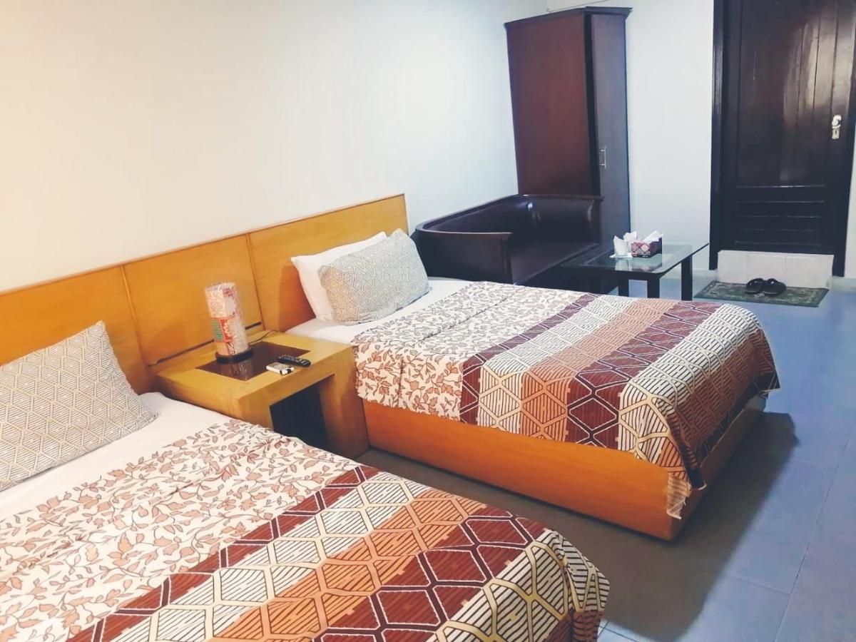 Hotel Rooms Dha Karachi Bilik gambar