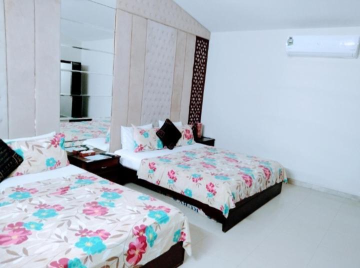 Hotel Rooms Dha Karachi Bilik gambar