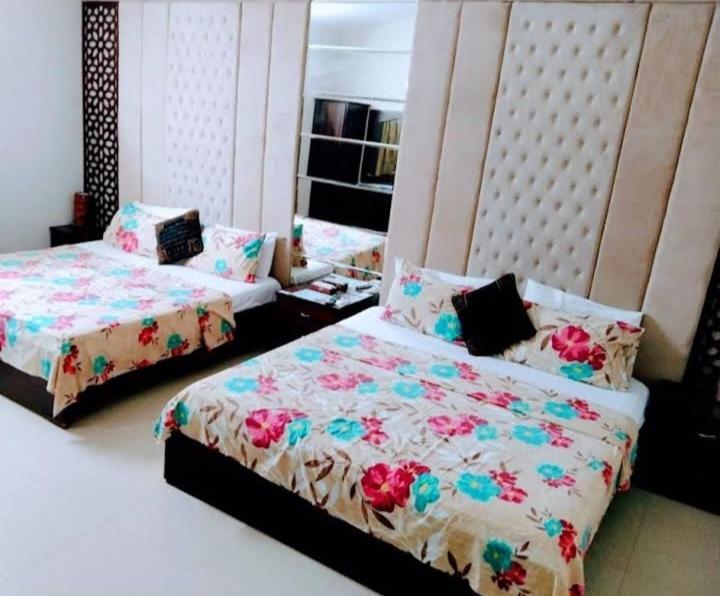 Hotel Rooms Dha Karachi Bilik gambar