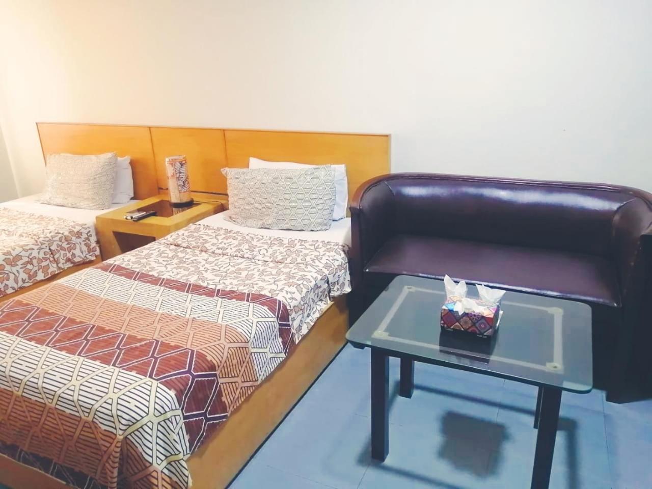 Hotel Rooms Dha Karachi Bilik gambar